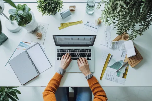 Outil de calcul en ligne pour estimer la quantité de plinthes et moulures nécessaires